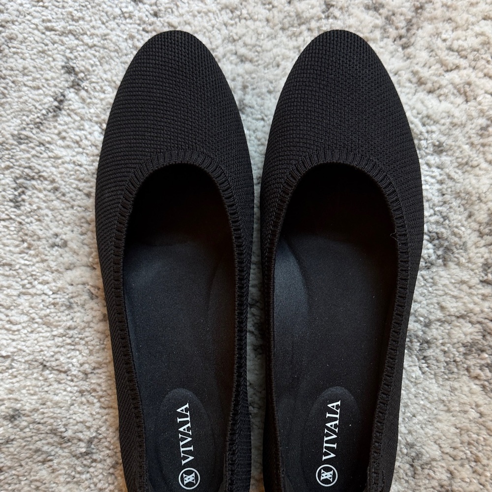 VIVAIA Women's Elegant Black Loafers